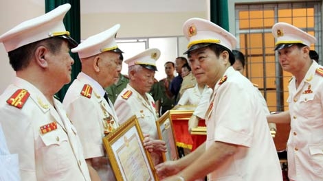 Trao Huân chương Bảo vệ Tổ quốc cho nhiều cán bộ Công an tỉnh Bắc Giang
