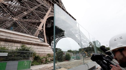 Tranh cãi trước việc tháp Eiffel được mặc “áo giáp”