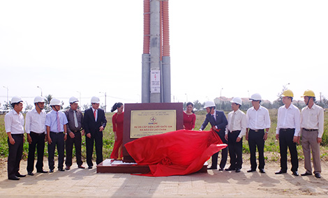 Gắn biển Công trình Cấp điện lưới quốc gia ra đảo Cù Lao Chàm