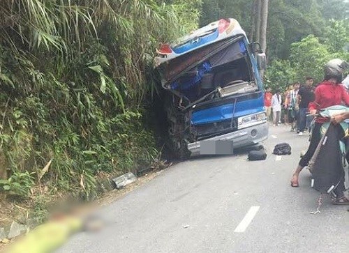2 phụ huynh tử vong trong vụ xe chở học sinh đâm vào vách núi Tam Đảo