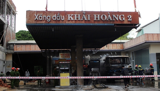 Thợ hàn gây cháy cây xăng ở Quảng Nam