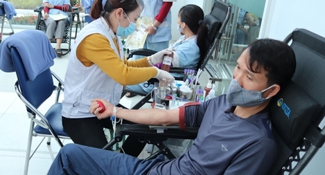 Thanh niên Cục Công nghiệp An ninh hăng hái tham gia hiến máu tình nguyện