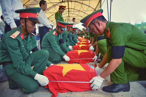 An táng hài cốt liệt sĩ quân tình nguyện và chuyên gia Việt Nam hy sinh tại Campuchia 