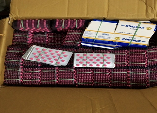  10.000 đơn vị thuốc tân dược đang được "đeo vác" qua biên giới bị phát hiện