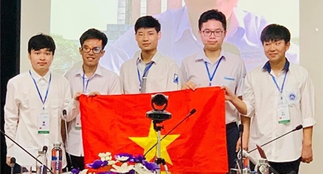 Hà Nội tặng 20 triệu đồng mỗi học sinh đoạt Huy chương vàng Olympic quốc tế 2021