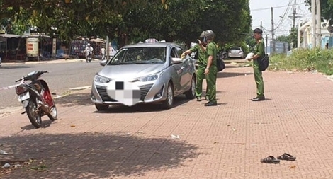 Giành khách trước cổng bệnh viện, tài xế taxi đâm chết đồng nghiệp