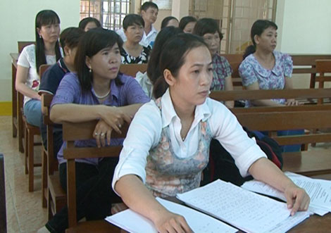 Bác quyết định buộc thôi việc nữ hộ sinh của BV An Giang 