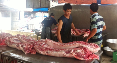 Chế tài hở, thịt bẩn, thịt “độc” ùn ùn vào bữa ăn 
