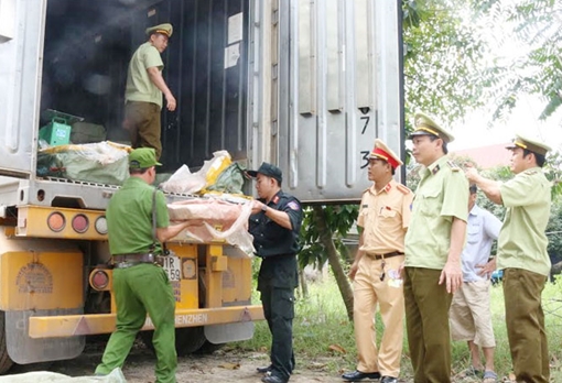 Hơn 5 tấn nầm lợn bị thu giữ khi trên đường vào Nam