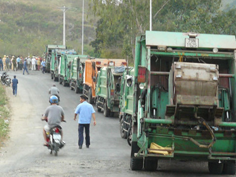 Dân chặn xe rác và câu chuyện niềm tin