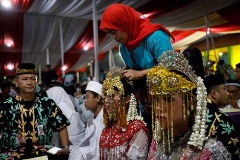 Vì sao Indonesia tăng tuổi kết hôn?
