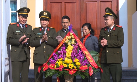 Khánh thành nhà cho cán bộ chiến sĩ có hoàn cảnh khó khăn