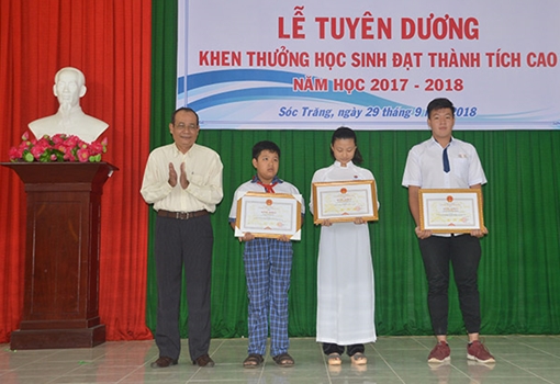 Phần mềm đánh giá lưu lượng giao thông của một học sinh trường làng