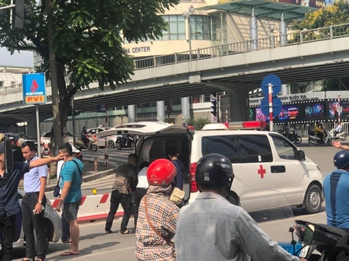 Tài xế taxi công nghệ tử vong tại ngã tư Láng Hạ