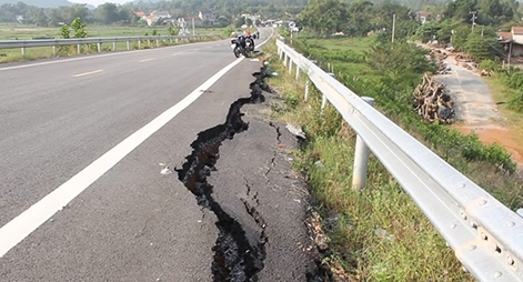 Cao tốc Đà Nẵng - Quảng Ngãi chưa hoàn thành đã hư hỏng