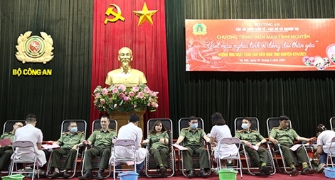 Cục An ninh kinh tế và Cục Hồ sơ nghiệp vụ hiến máu tình nguyện