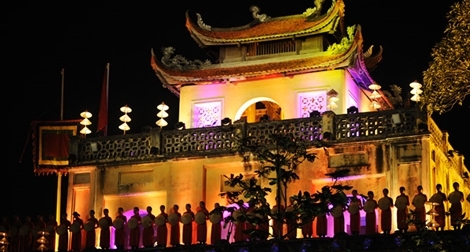 Tour đêm Hoàng thành Thăng Long giúp du khách giải mã bí ẩn các triều đại
