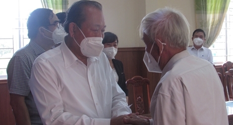 Phó Thủ tướng Thường trực thăm Bà Mẹ Việt Nam anh hùng ở Long An