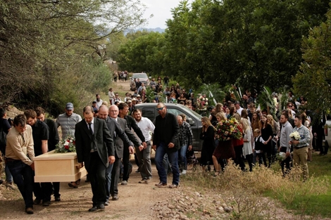 Quân đội bảo vệ lễ tang của các nạn nhân trong vụ thảm sát ở Mexico 
