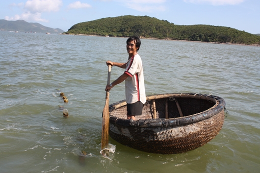 Làng nghề thúng chai bên dòng Ngân Sơn