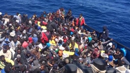 Người di cư châu Phi bị bọn buôn người ném xuống biển