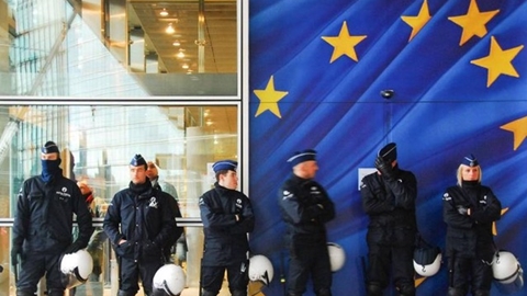 Mối lo tội phạm có tổ chức tung hoành ở châu Âu