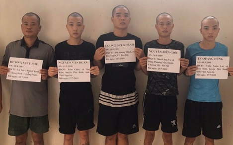 Truy lùng nhóm đối tượng bịt mặt, dùng hung khí xông vào nhà dân trả thù
