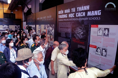 Khai mạc trưng bày “Chắp cánh ước mơ” tại Di tích Nhà tù Hỏa Lò