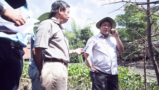 Bí thư Thăng lội sình thị sát rạch Xuyên Tâm