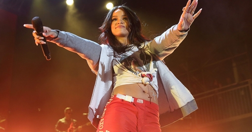 “Tắc kè hoa” Rihanna: Biểu tượng mới của âm nhạc thế giới