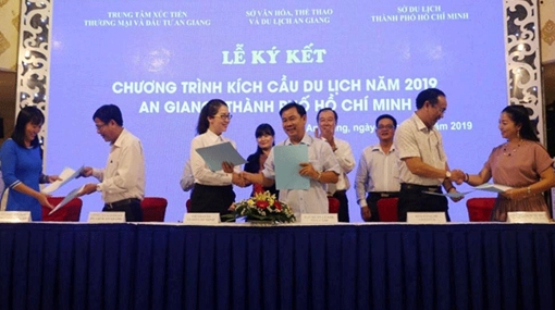 Vẻ đẹp Thủ phủ Tràm của Việt Nam mùa nước nổi