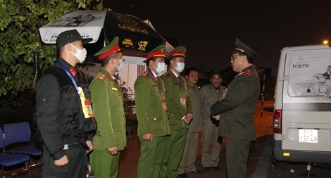 Theo chân Giám đốc Công an TP Hà Nội kiểm tra công tác ứng trực bảo vệ Đại hội Đảng
