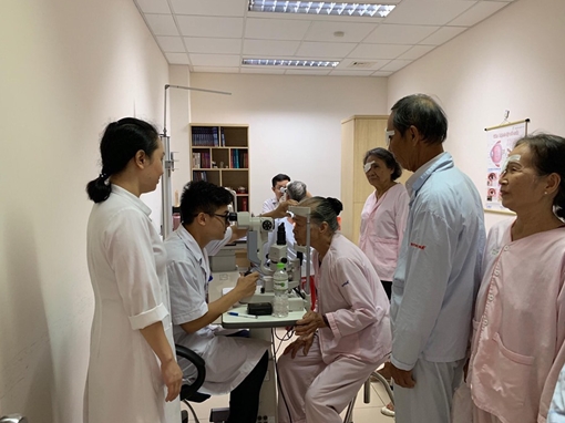 Việt Nam đang đối mặt với tốc độ già hóa dân số tăng nhanh