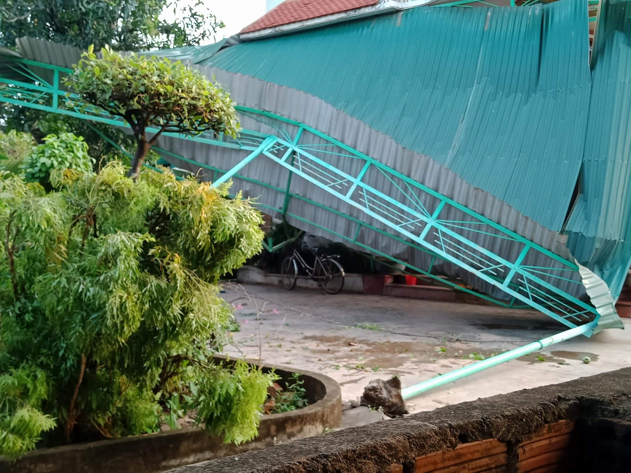 Mưa lớn kèm lốc xoáy gây thiệt hại nặng tại Đắk Lắk