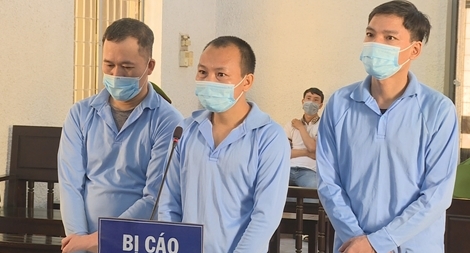 Ba đối tượng trộm gần 400 chiếc điện thoại di động lĩnh 43 năm tù