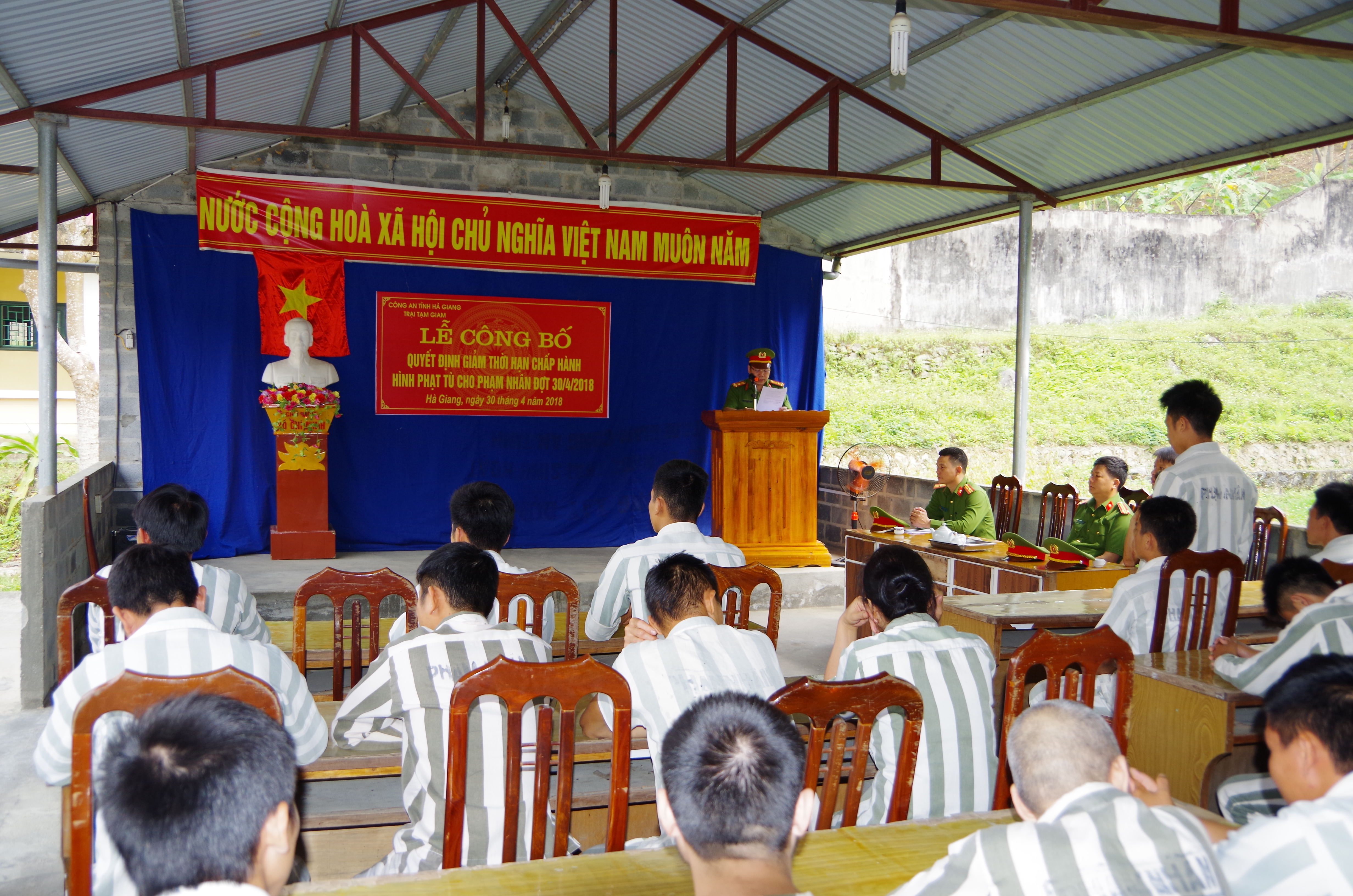 Công bố quyết định giảm thời hạn chấp hành hình phạt tù